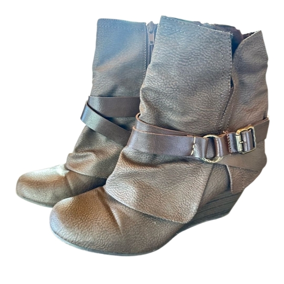 Blowfish Shoes - Blowfish Dark Brown Ankle Booties | Size 9.5